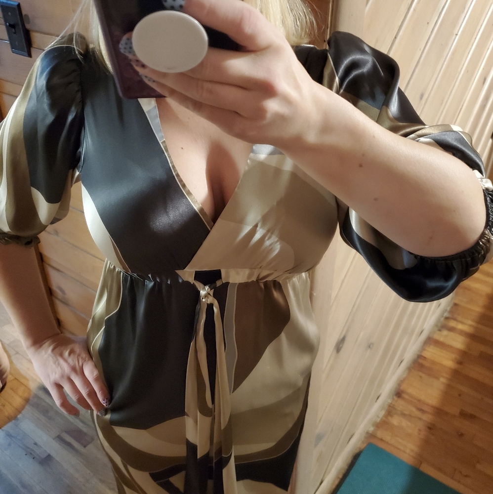 Silky dress with pockets!